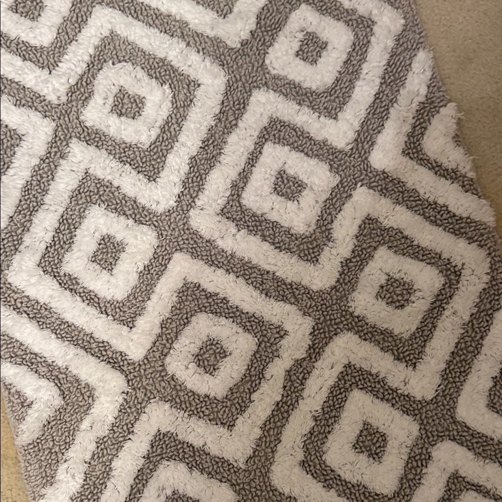 Geometric Patterned Gray and White Rug - Picture 2 of 7
